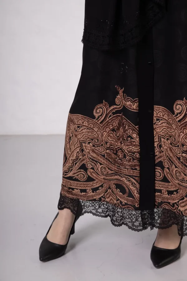 Water-Effect Lace Detail at the Hem