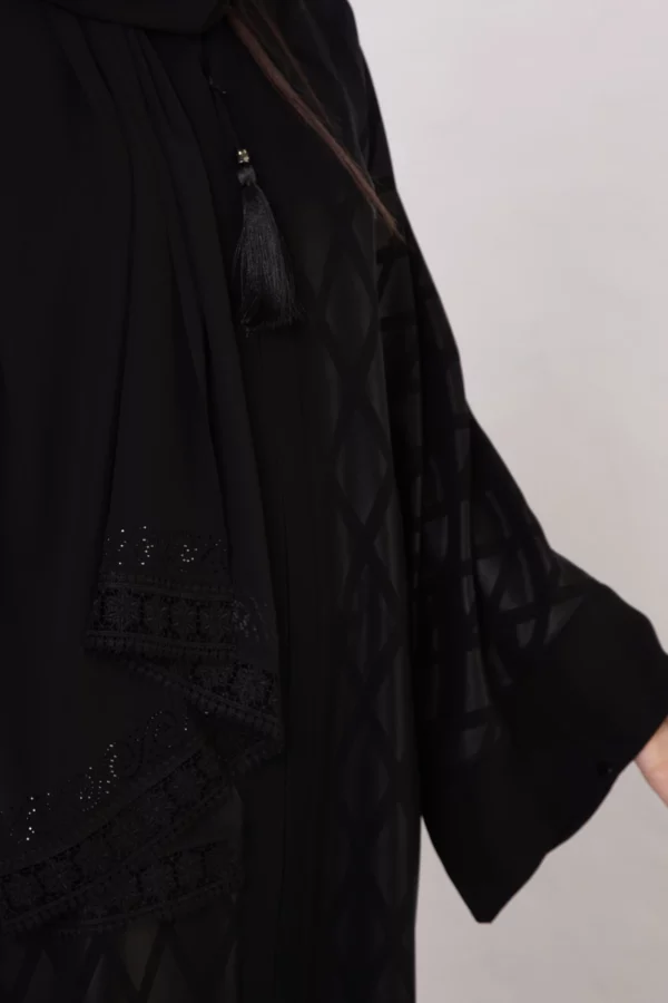 Diamond Pattern Zippered Abaya
