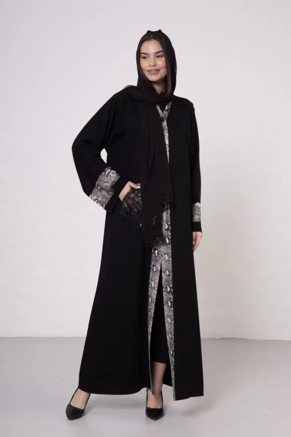 Snakeskin Pattern Abaya with Three Snap Closures