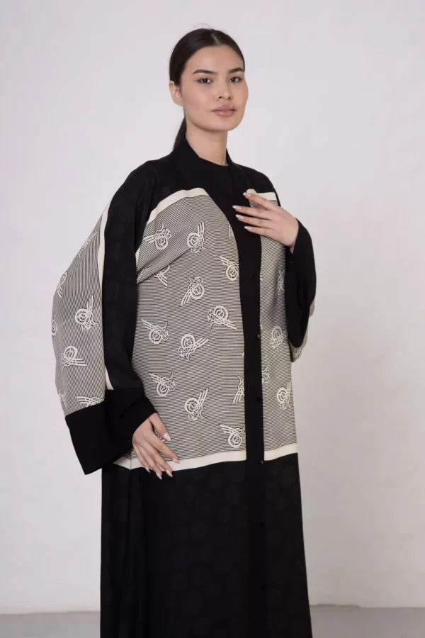Printed Abaya with Lace Hem Detail and Snap Closures