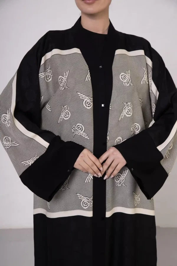 Printed Abaya with Lace Hem Detail and Snap Closures