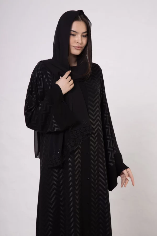Zigzag Pattern Abaya