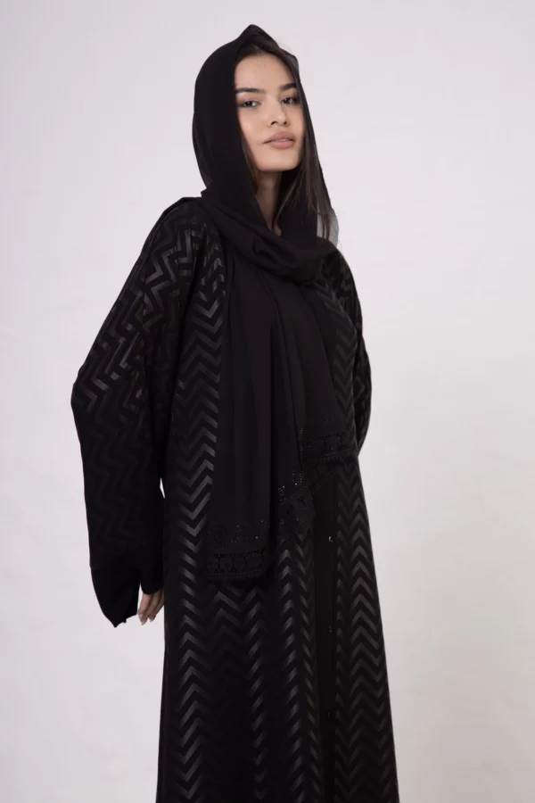 Zigzag Pattern Abaya