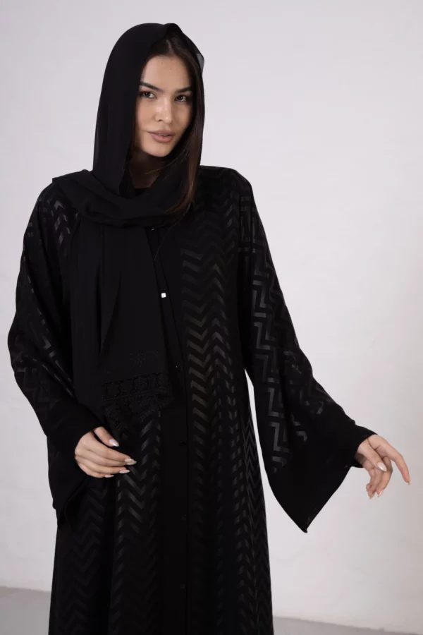 Zigzag Pattern Abaya