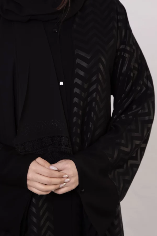 Zigzag Pattern Abaya